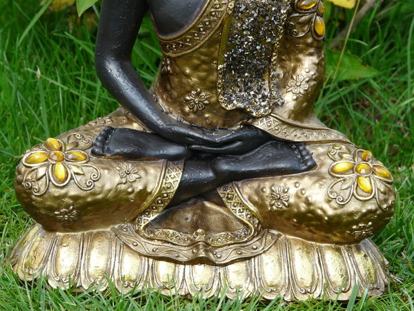 Buddha auf Sockel Set schwarz/goldfarben 25 cm