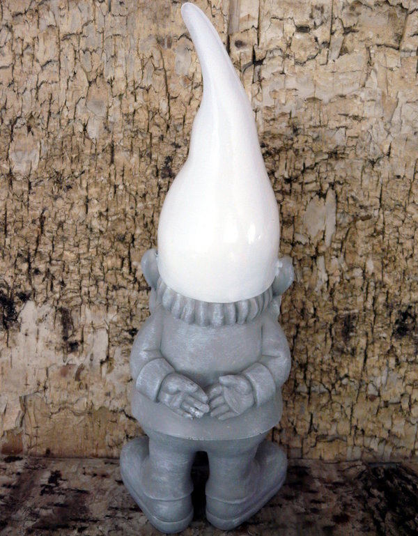 Gartenzwerg grau Figur Mütze weiß 30cm hoch Gift Company