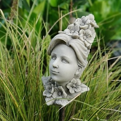 Blumenkind Christrose mit/ohne Stab Gartenstecker Zauberblume 12 cm